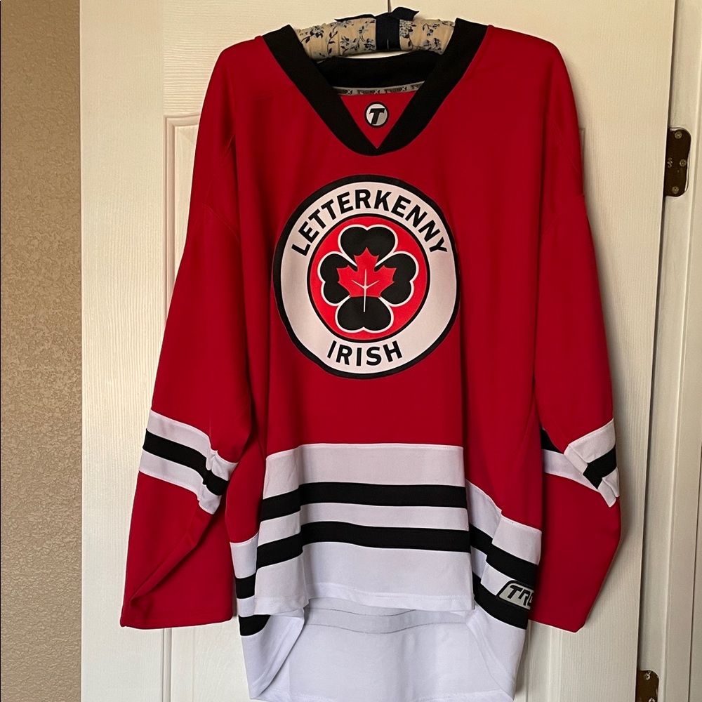 Men’s  XL Letterkenny Irish Hockey Jersey. Great condition and for fun wearing